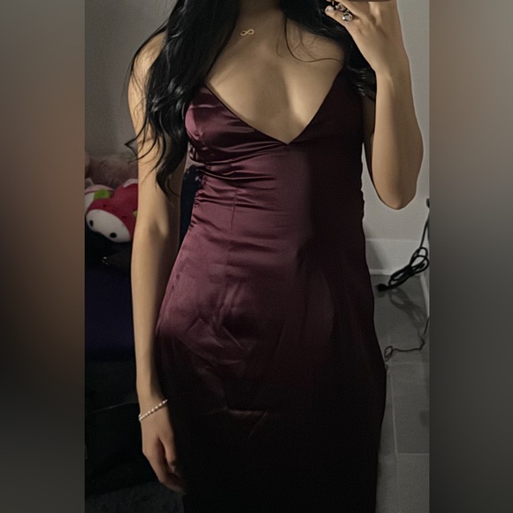 PrettyLittleThing Plum Satin Tie Back Maxi Dress - Picture 4 of 8